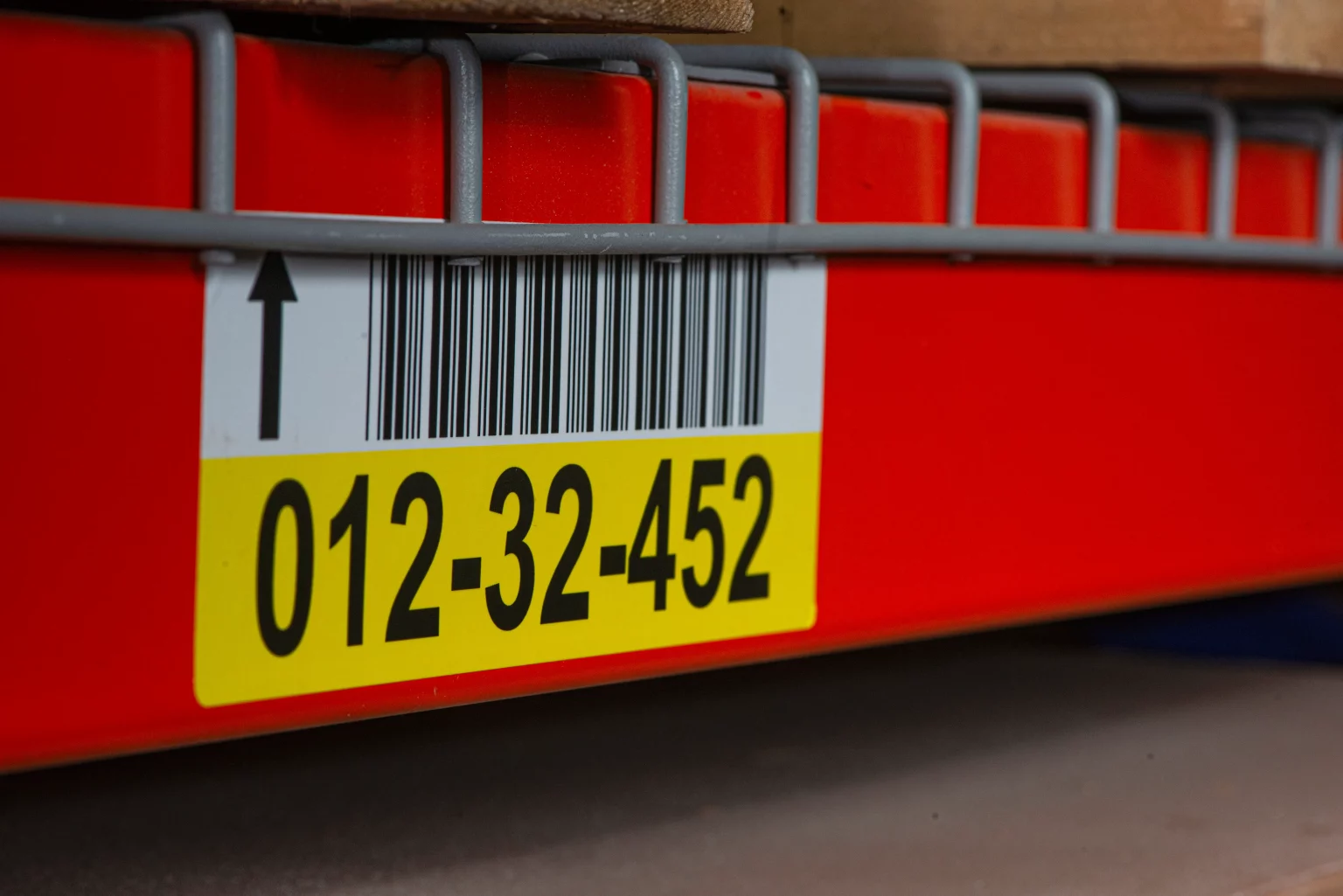 warehouse rack label with color bar and arrow